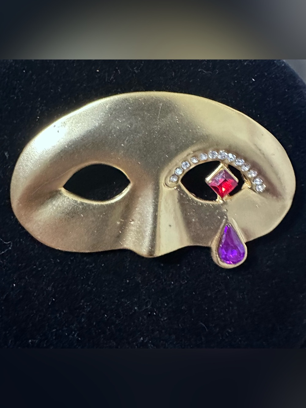 416- Gold Masquerade Mask Brooch with Purple Tear and Red Accent 1x2